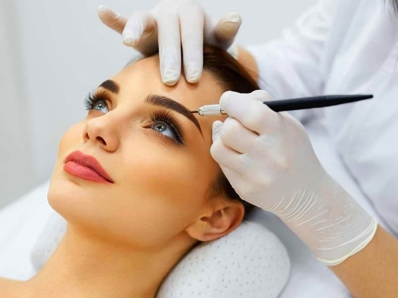 Sizce Kalıcı Makyaj Nedir ve Neden Bu Kadar Tercih Ediliyor?